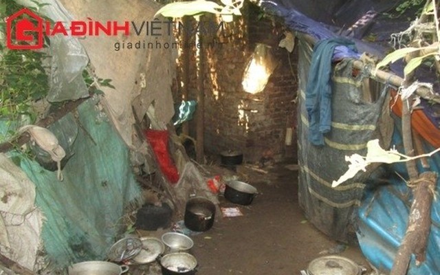 Hà Tĩnh: Nữ dị nhân sống một mình giữa bãi tha ma