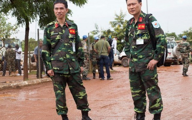 Hai sĩ quan Việt Nam gìn giữ hòa bình ở Nam Sudan