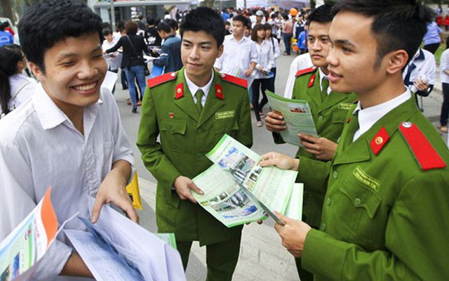 Bố có tiền án, con có được thi vào khối ngành an ninh?