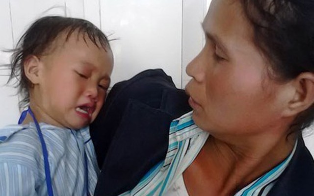 Quảng Trị: Bé 2 tuổi tắm suối, bị vắt chui vào mũi “làm tổ"