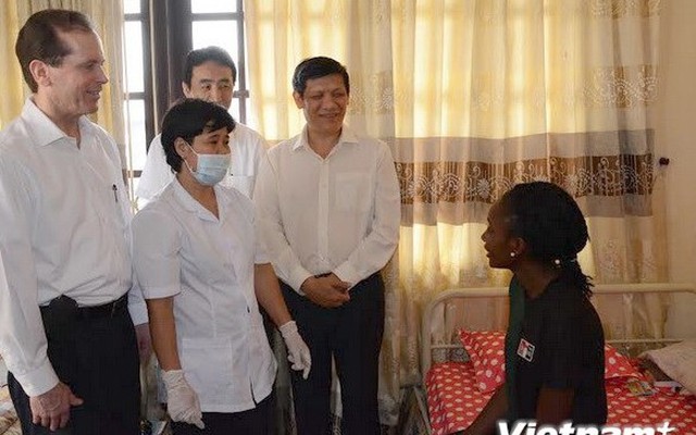 VN đang giám sát chặt sức khỏe 3 sinh viên đến từ vùng dịch Ebola
