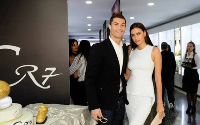 NÓNG: Cris Ronaldo mở shop bán hàng lưu niệm tại Việt Nam