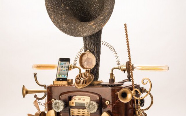 Ngỡ ngàng smartphone biến thành máy phát nhạc cổ điển