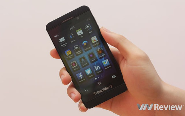 Trên tay BlackBerry Z10 chính hãng vừa hạ giá sốc