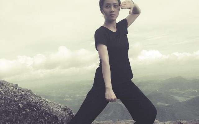 Hot girl Hải Phòng luyện kungfu trên đỉnh núi
