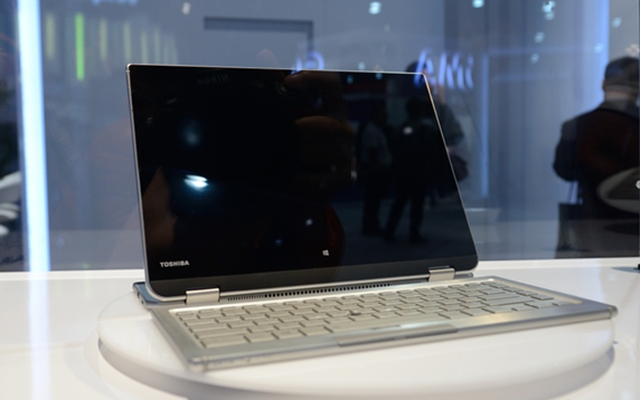 Video bản thử nghiệm laptop 5 tư thế của Toshiba