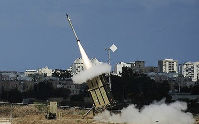 [Clip] Hệ thống phòng thủ tên lửa Israel hạ 15 rocket cùng lúc