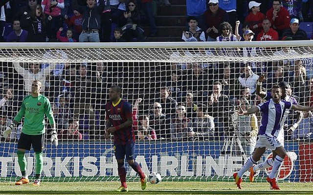 Valladolid 1-0 Barca: Gáo nước quá lạnh!