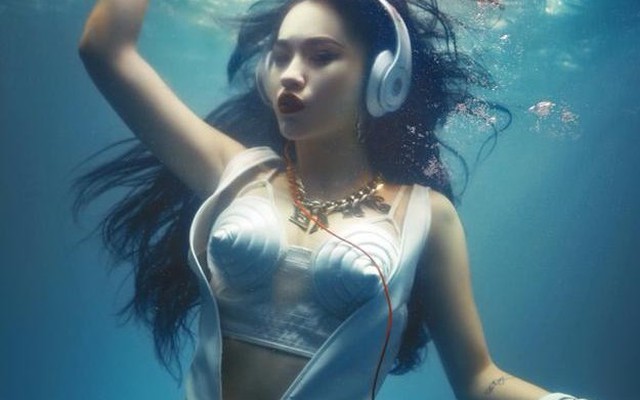 Bộ ảnh dưới nước gợi cảm của DJ Tít