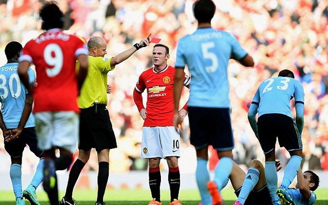 Ai mắng Rooney ngu ngốc nhận thẻ đỏ?