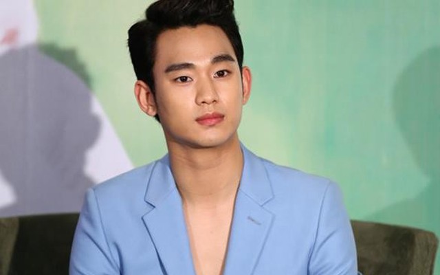 Yêu cầu tưởng niệm trong họp báo Kim Soo Hyun gây tranh luận