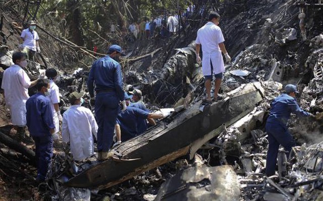 [Ảnh+clip] Hiện trường vụ rơi máy bay không quân thảm khốc ở Lào