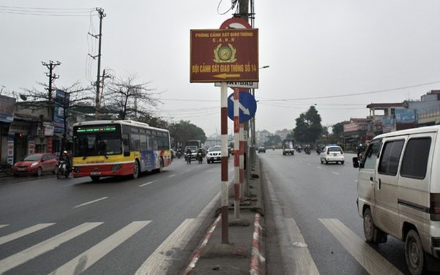Những biển báo giao thông kỳ quặc ở Hà Nội