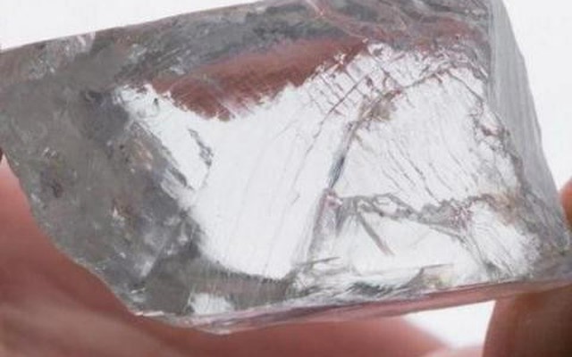 Phát hiện kim cương trắng nặng hơn 200 carat ở Nam Phi