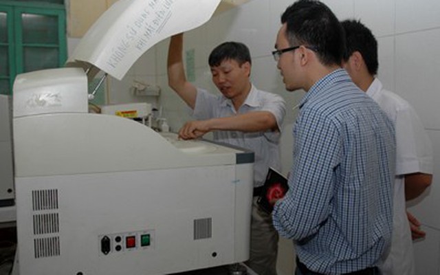 Sở Y tế mua máy xét nghiệm vỏ Đức, linh kiện Trung Quốc