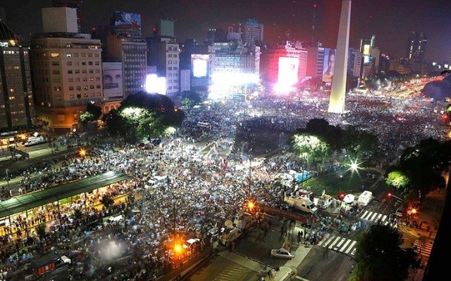 Buenos Aires "cuồng nộ" sau thất bại của ĐT Argentina