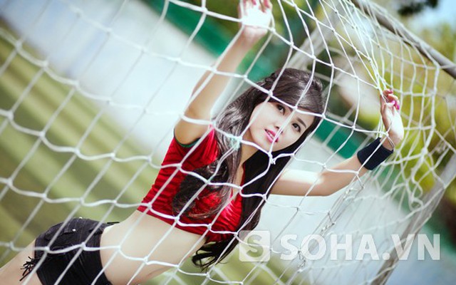 Hot girl Nha Trang tung "ảnh nóng" chào World Cup 2014
