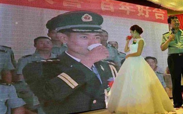 Xúc động với đám cưới qua truyền hình của người lính biên giới