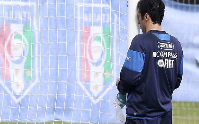 Bản tin World Cup: Italia đau đầu vì Người nhện Buffon