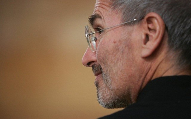 Sự "ra đi" của Steve Jobs là cơ hội tốt nhất để tấn công iPhone
