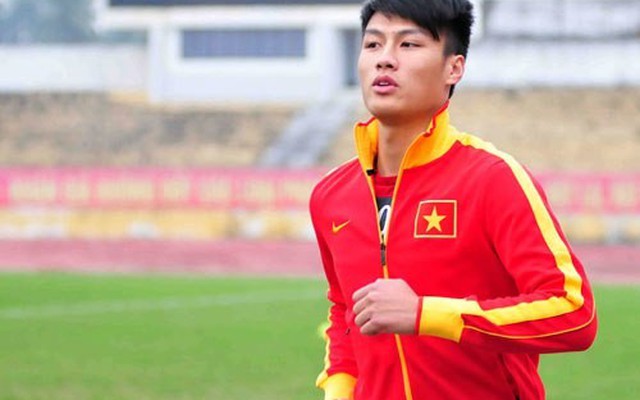 Mạc Hồng Quân thay U23 hết lòng an ủi, động viên U19