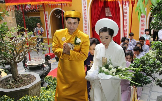 Ái nữ của bà chủ Tập đoàn Nam Cường làm lễ cưới tại chùa
