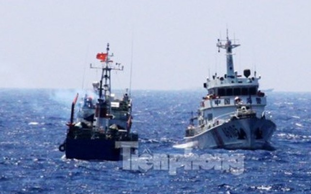 CẬP NHẬT: Tàu Trung Quốc ném vật cứng sang tàu kiểm ngư Việt Nam