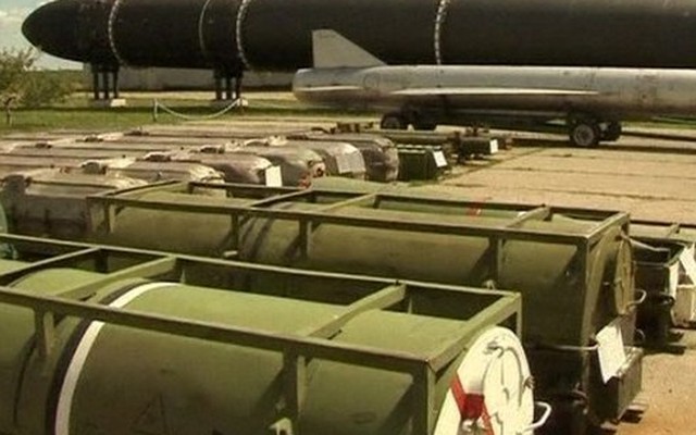 Ngoại trưởng Nga:Không ai cho phép Ukraine sở hữu vũ khí hạt nhân
