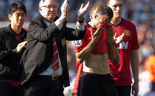 Sir Alex đã "phủ bóng" scandal của Ryan Giggs như thế nào?