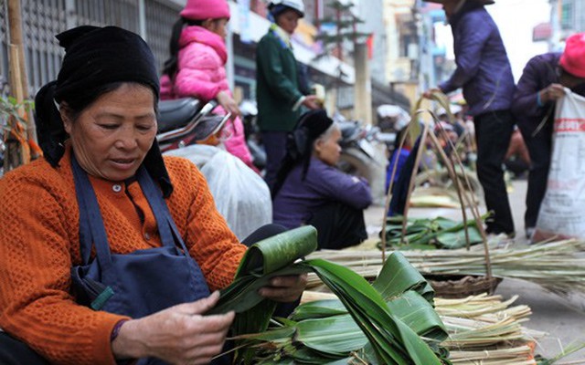 Chợ cổ vùng biên tấp nập phiên cuối năm