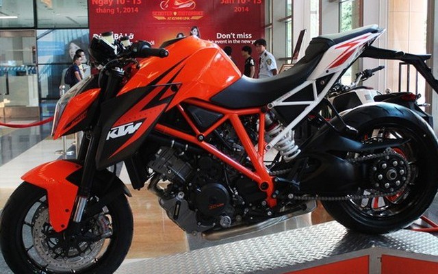 Diện kiến siêu motor KTM 1290 Super Duke R đầu tiên ở Việt Nam