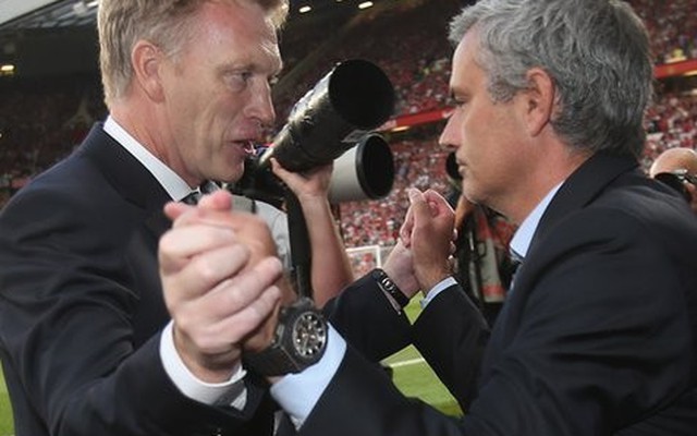 Mourinho, Moyes và tấm bị bông cho Sir Alex