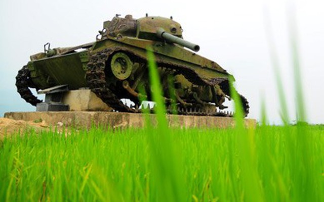 ẢNH: Chiếc xe tăng nằm 60 năm trên cánh đồng Mường Thanh
