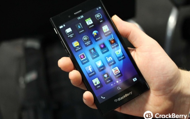 Cận cảnh BlackBerry Z3: 5 inch, RAM 1.5GB, giá dưới 200 USD