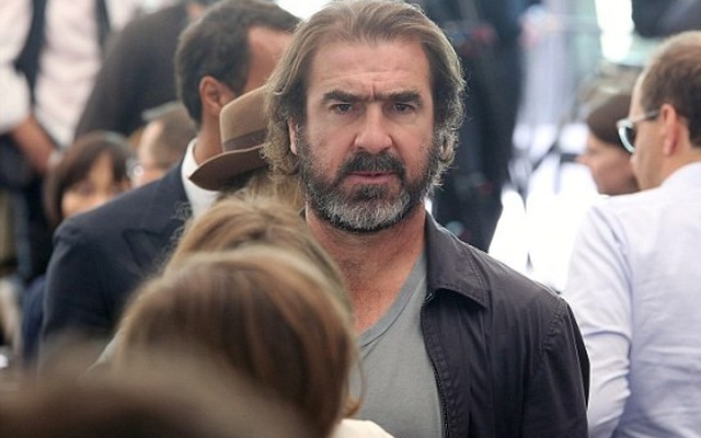 “Bắt sống” huyền thoại Eric Cantona sau khi đánh người nhập viện