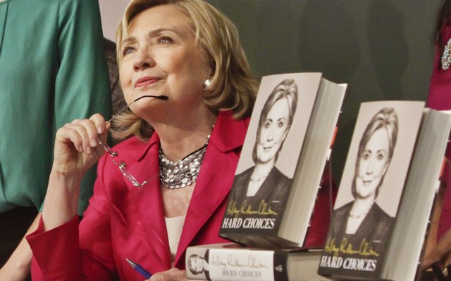 Vì sao hồi ký Hillary Clinton bị coi là "sách cấm" ở TQ?