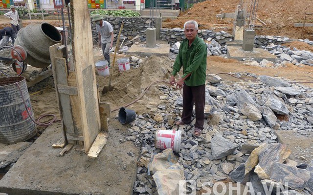 Đào móng phát hiện ngôi mộ lạ có hình triện giống hoa chanh