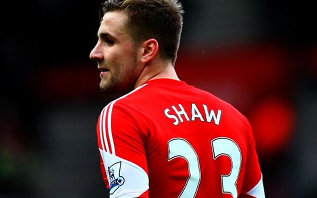 Vì Evra, Man United có thể hụt mất Luke Shaw
