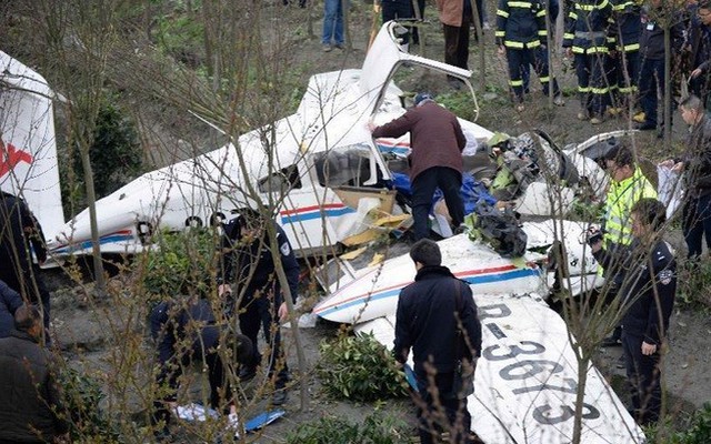 ẢNH: Máy bay huấn luyện Trung Quốc tan xác, 2 người thiệt mạng