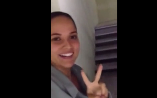 Nữ y tá mất việc vì “tự sướng” lúc Neymar nhập viện