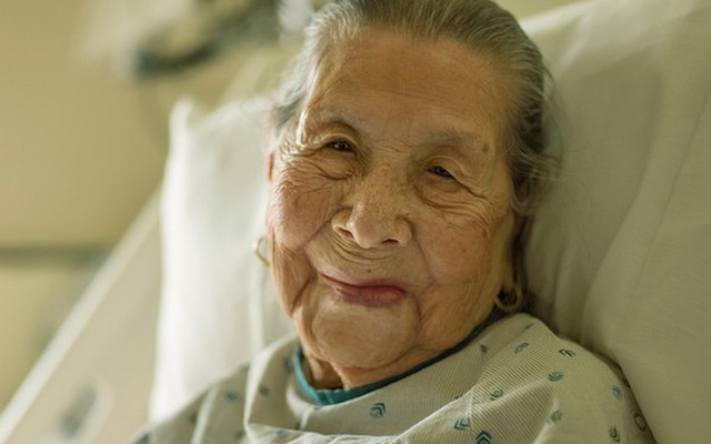 Chùm ảnh: Phút cuối cuộc đời của những bệnh nhân trên giường bệnh