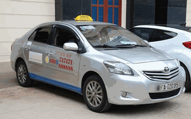 Nữ quái 17 tuổi cướp taxi trong đêm