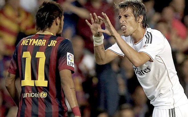 Pepe nổi điên, đòi “tẩn” Neymar vì ăn vạ