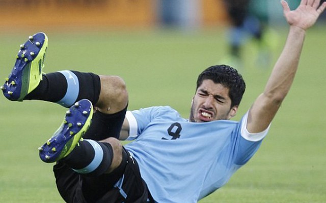 ĐT Uruguay “làm liều” với Luis Suarez