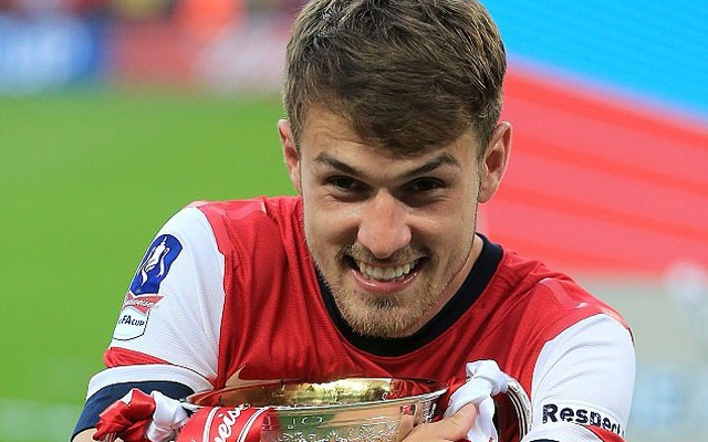 Bayern âm mưu cướp Ramsey; Juve phũ phàng từ chối Barca