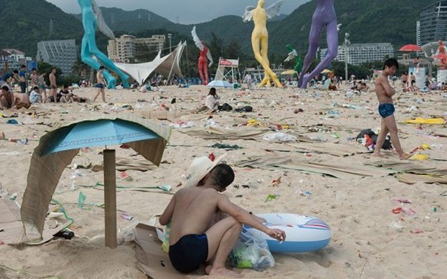 Ngắm bãi rác “có một không hai” ở biển du lịch Trung Quốc