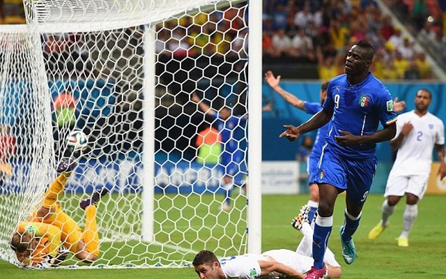 Anh 1-2 Italia: Quyến rũ nhưng mong manh quá