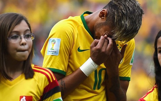Neymar bật khóc trong trận hòa Mexico
