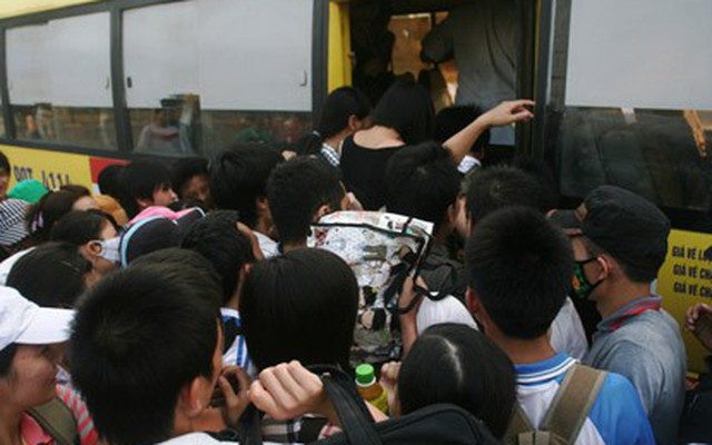 "Chuyến xe buýt" đáng xấu hổ của các bạn trẻ Việt Nam