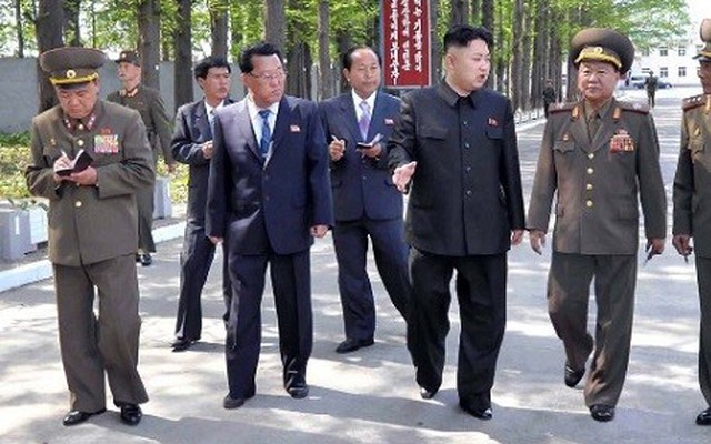 Vì sao quanh ông Kim Jong-un luôn có người ghi chép?